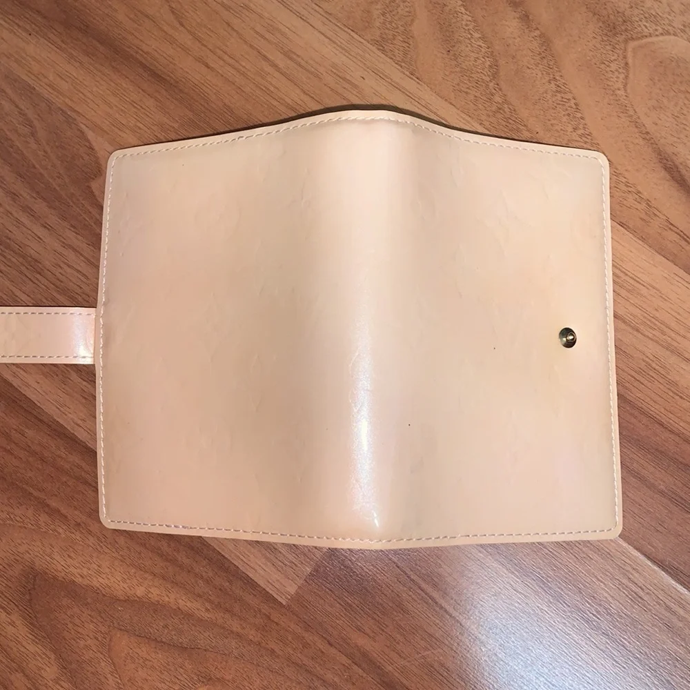 Authentic Louis Vuitton Marshmallow Vernis Leather Agenda